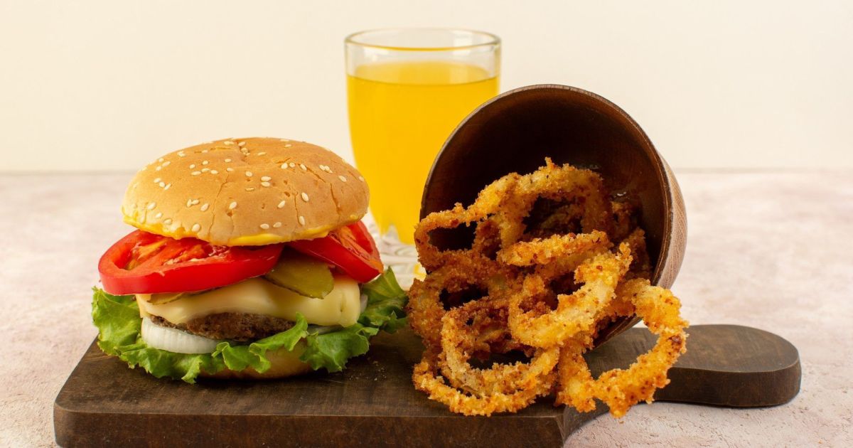 Dieta rica em gordura abre passagem de bactérias ao cérebro, diz estudo