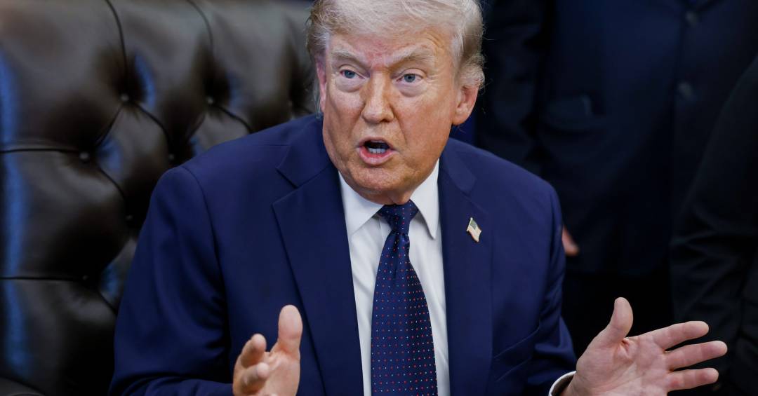 Novo passaporte dos Estados Unidos terá rosto de Donald Trump; confira