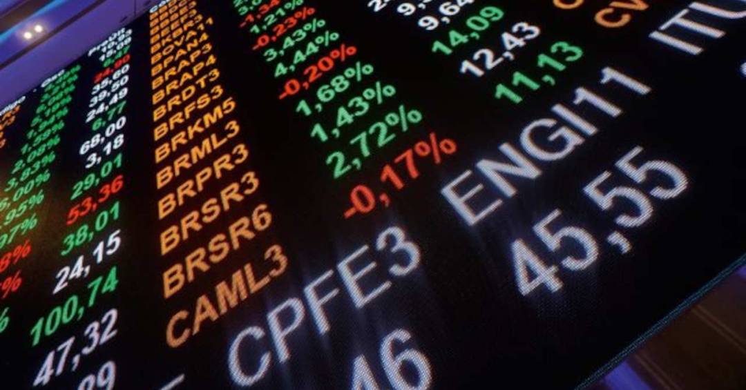 Ibovespa recua de olho em Superquarta e prévia da inflação no Brasil